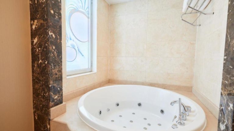 Hotel Dedeman sa bazenom u Konji