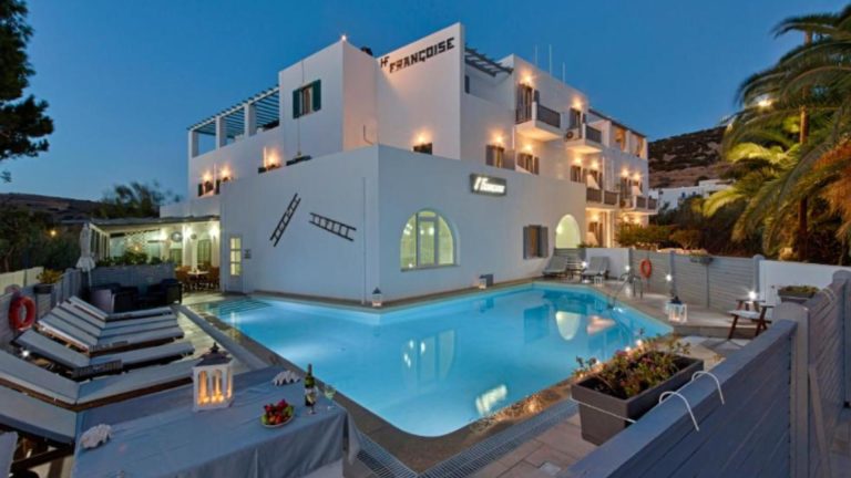 Francoise Hotel sa bazenom u Galisasu na Sirosu
