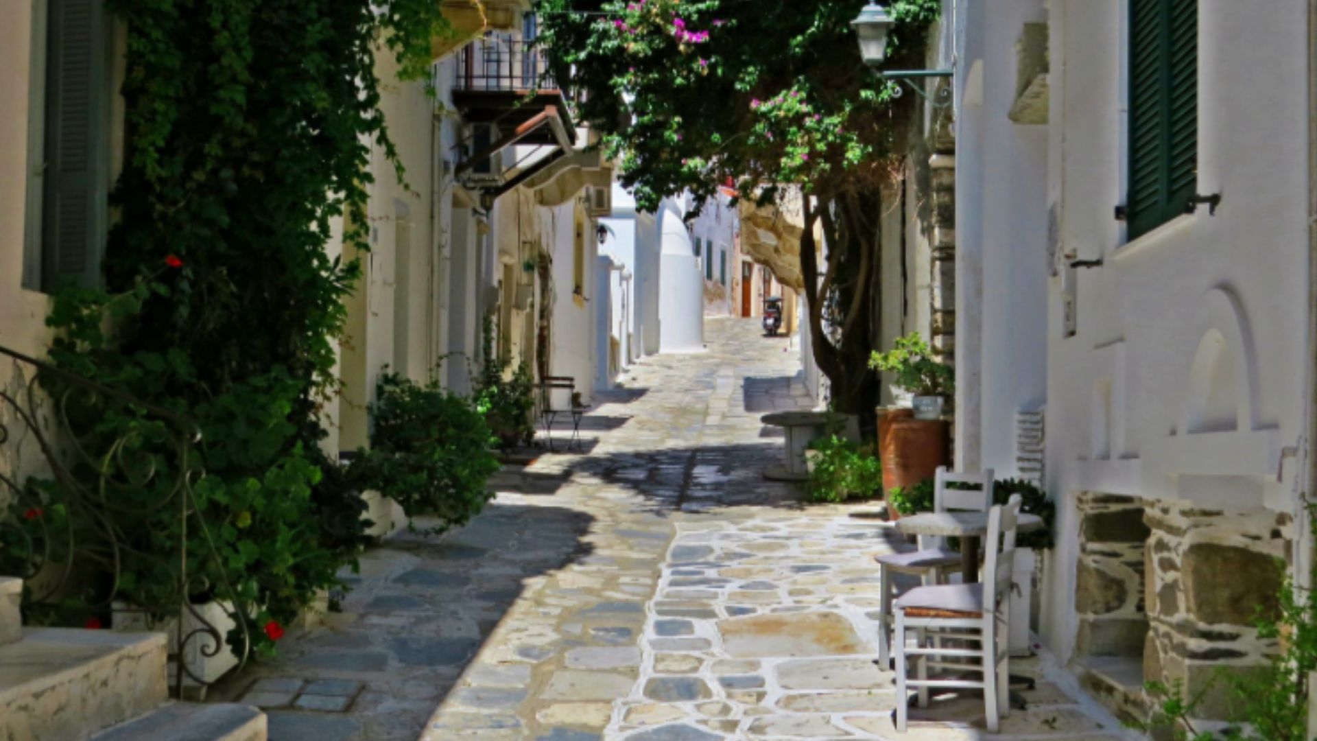 Тренутно гледате Grad Tinos – crkva Evangelistrija, Arheološki muzej i plaža Agali