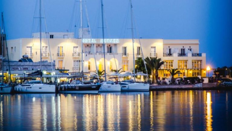 Hotel Hermes uz more u Ermupolisu na Sirosu