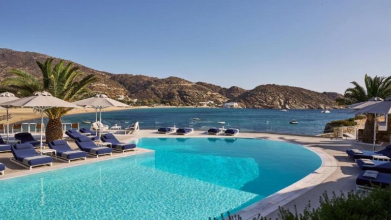 Ios Palace Hotel & Spa sa pogledom na zaliv Milopotas