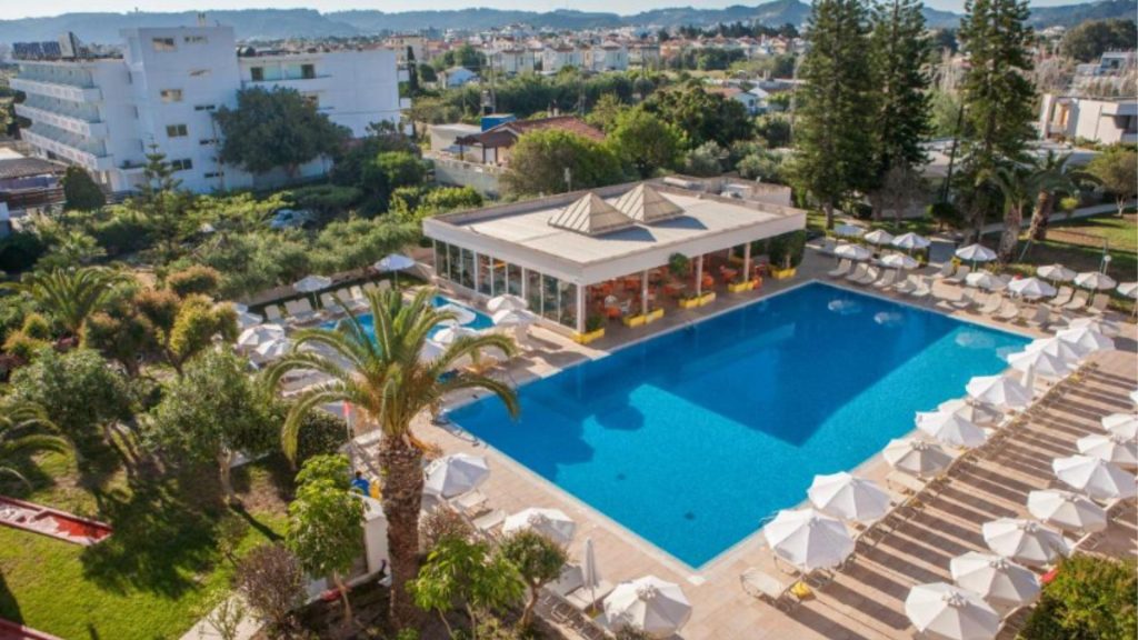 Jalisos (Rodos) – plaža, jedrenje na dasci i drevni grad Trianta