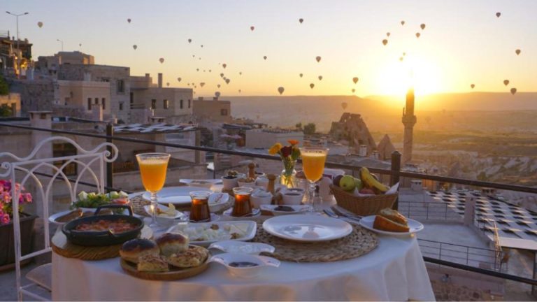 Pećinski hotel Karlık u Učhisaru