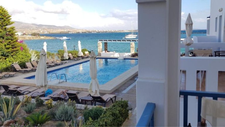 Hotel Kouros Village sa bazenom u Hori na Antiparosu