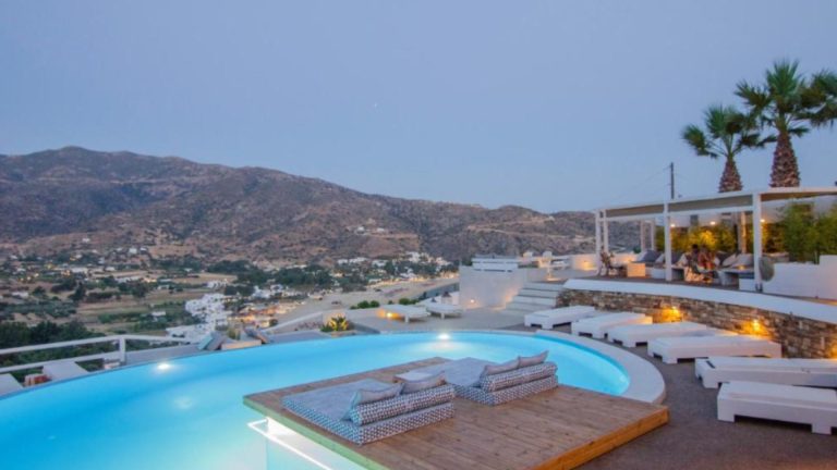Levantes Ios Boutique Hotel iznad plaže Milopotas