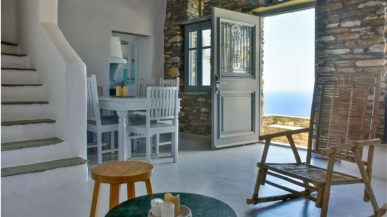 Living Theros Luxury Suites u Kardijaniju na Tinosu