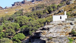 Прочитајте више о чланку Menites Andros – izvori Dionisa, planina Petalo i staze za planinare