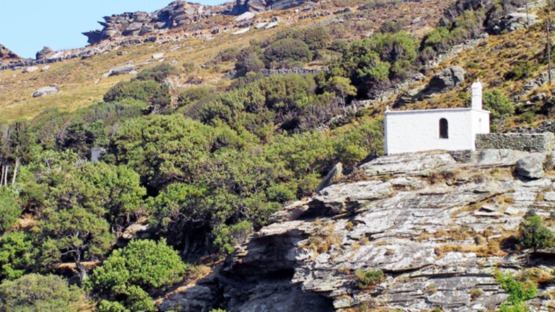 Тренутно гледате Menites Andros – izvori Dionisa, planina Petalo i staze za planinare