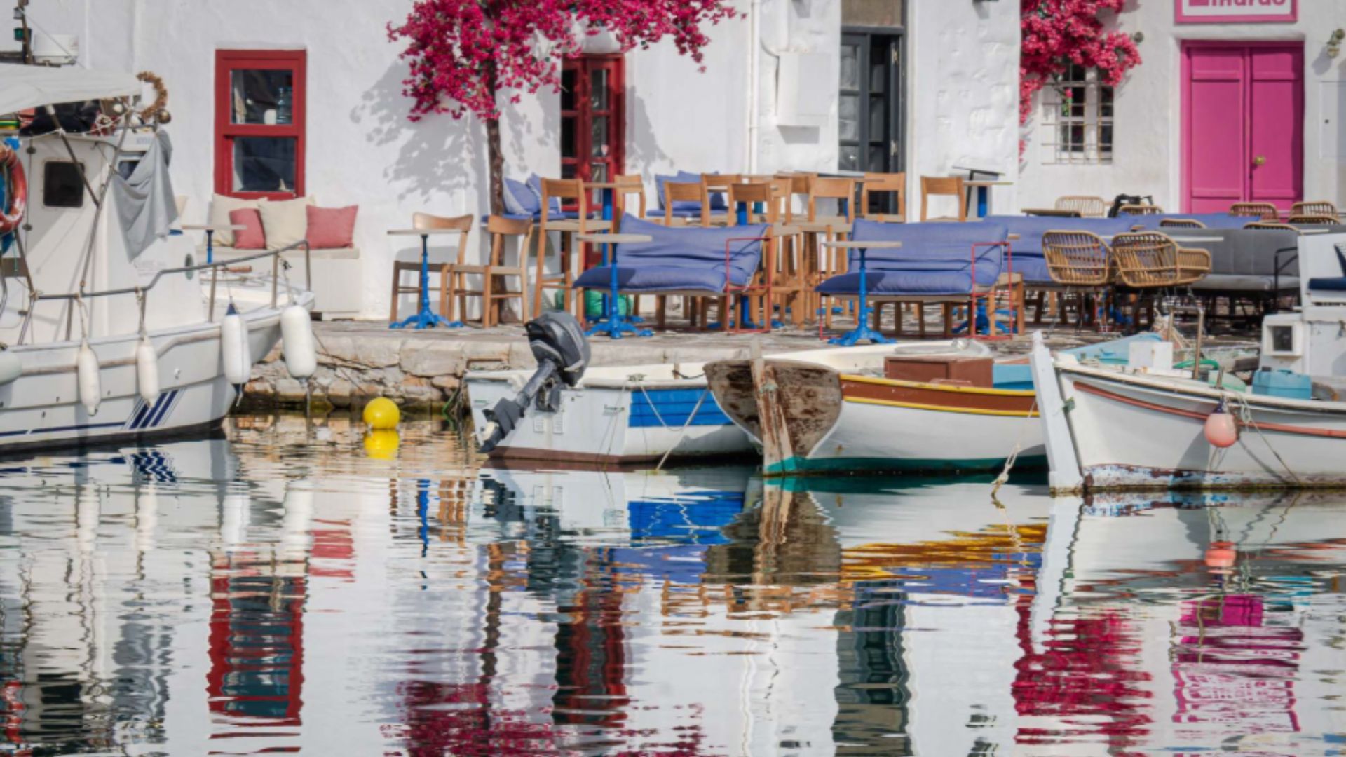 Тренутно гледате Nausa na Parosu – ribarska luka, mletački zamak i noćni život