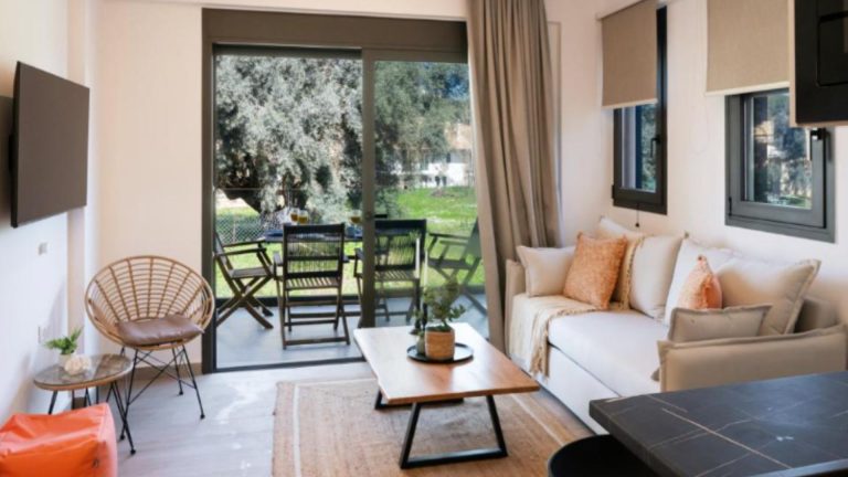 Nicole Collection Meganisi Cove Suites sa bazenom