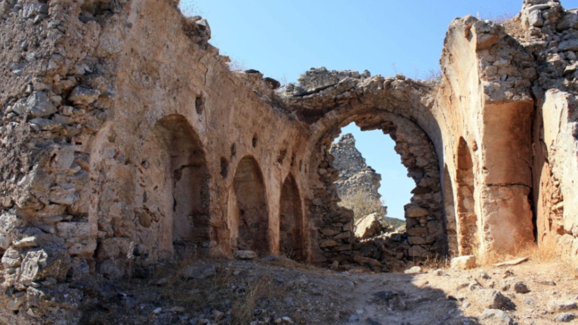 Тренутно гледате Paleohora (Kitira) – napušteni „Mistras Kitire“ i pad od Barbarose