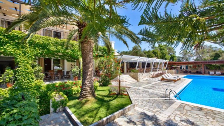 Paxos Club Resort & SPA sa bazenom kod Gajosa