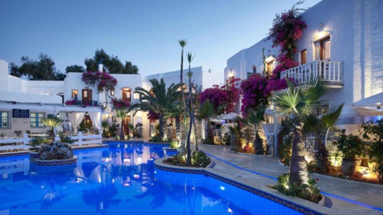 Polikandia Hotel sa bazenom u Hori na Folegandrosu