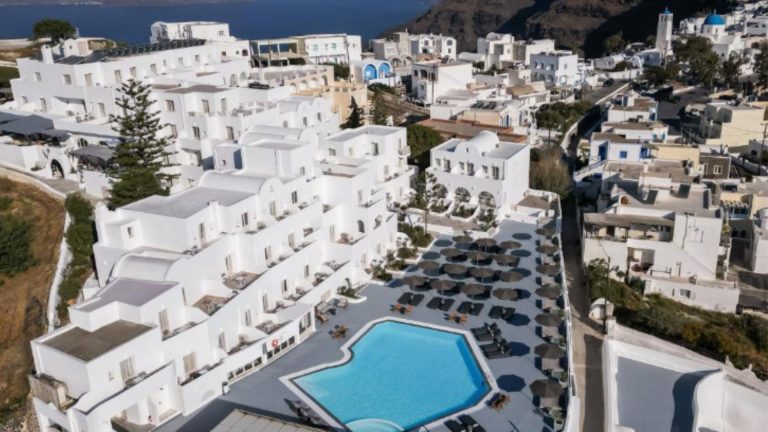 Hotel Santorini Palace sa bazenom u Firi