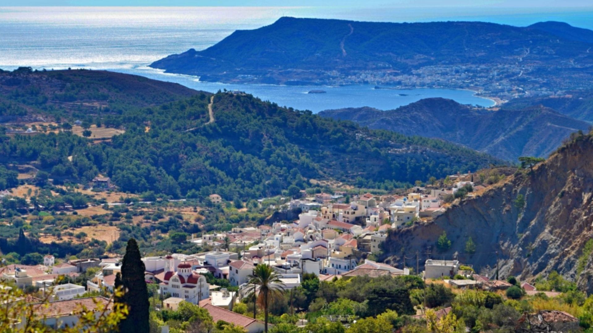 Тренутно гледате Selo Aperi – nekadašnja prestonica, crkva Kira Panagija i plaže