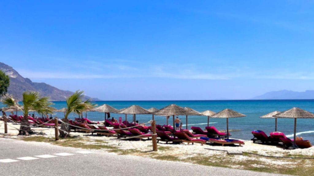 Selo Kardamena – plaža, noćni život i arheološko nalazište