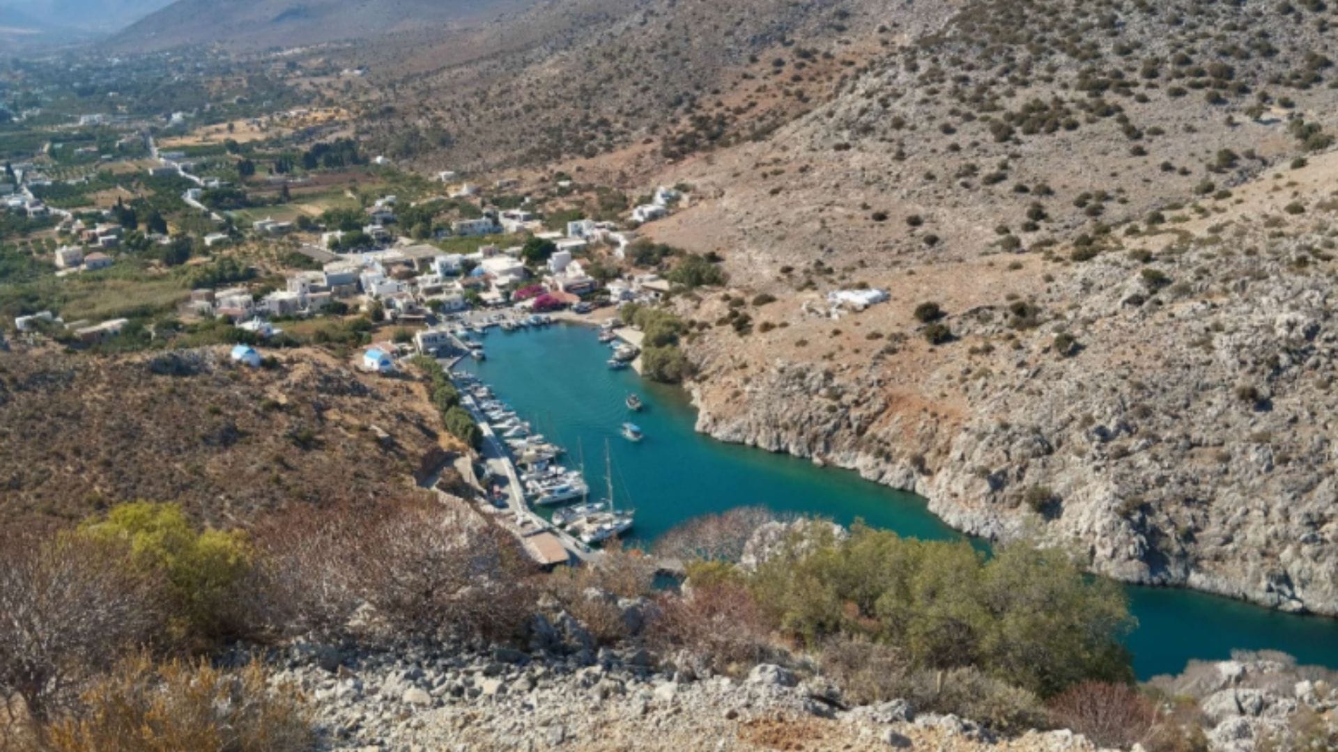 Тренутно гледате Selo Vati (Kalimnos) – fjord, luka Rina i pećina Daskalio