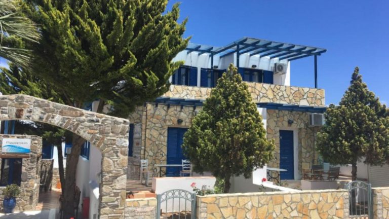 Serifos Palace kod plaže Livadakija na Serifosu