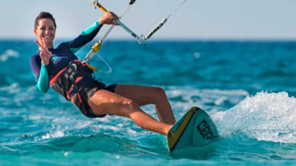 Surf kampovi u Grčkoj – jedrenje na dasci i kajtsurfing: gde, kada i kako