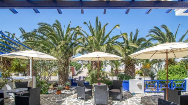 Syros Atlantis kod plaže u zalivu Vari na Sirosu