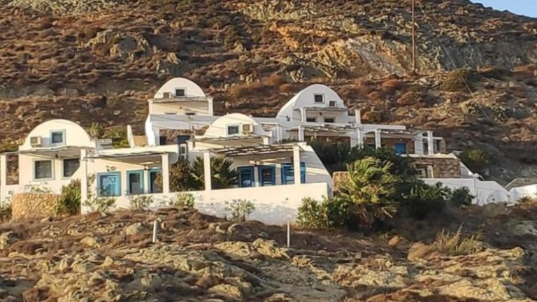 Villa Aigli sa terasama i pogledom na more u Hori na Anafiju