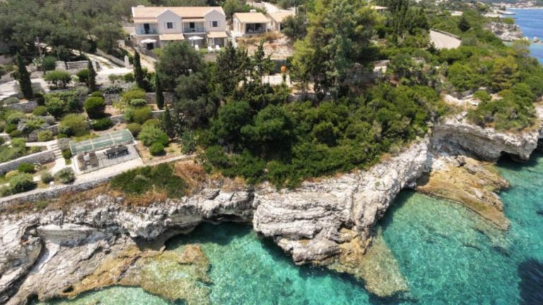 Villa Baronnos uz plažu na Paksiju