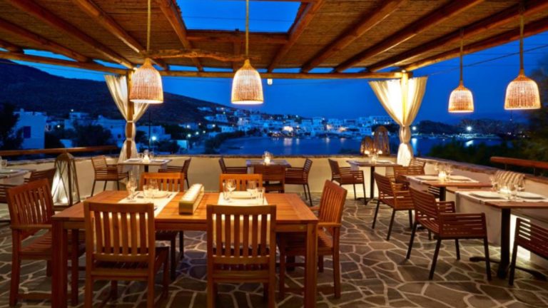 Vrahos Boutique Hotel sa pogledom na more u Karavostasiju