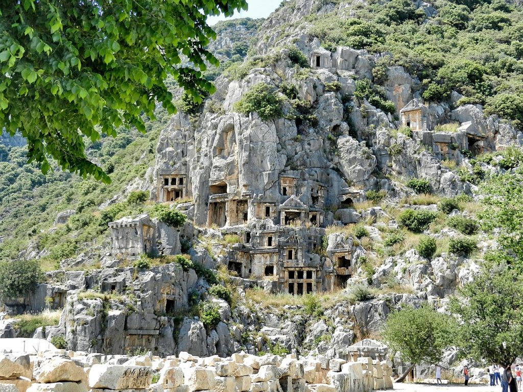 Likijske grobnice uklesane u stenu u antičkoj Miri, Demre