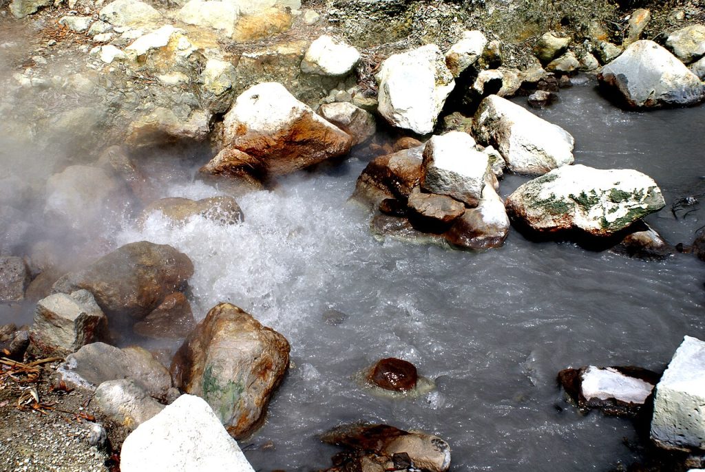Mesto gde se kuva cozido das Furnas uz jezero Furnas