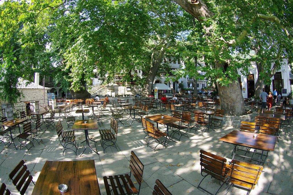 Glavni trg u Makrinici na Pilionu